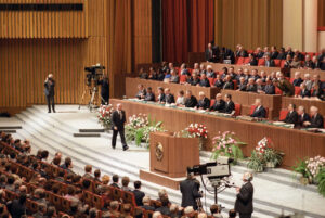 XXVII съезд КПСС (1986 год) — Горбачёв выходит на трибуну