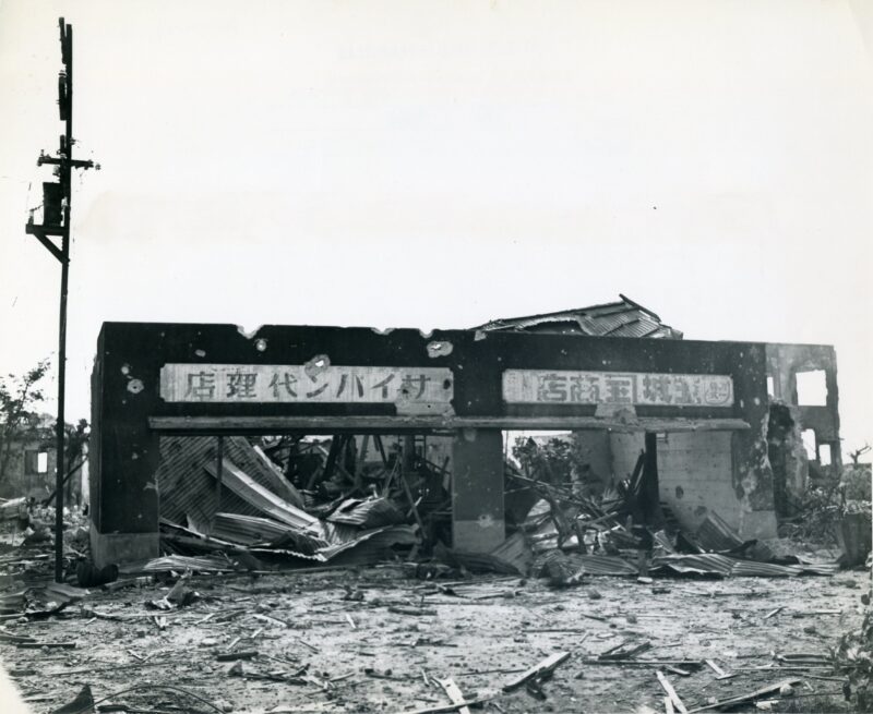 Руины магазина в д. Гарапан, о. Сайпан, Марианские о-ва, июль 1944