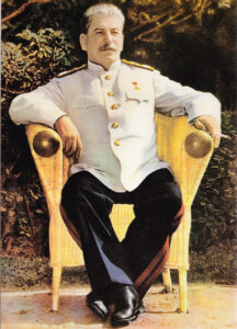 Иосиф Виссарионович Сталин, генералиссимус Советского Союза. В белом кителе, на кресле. Фото 1945 года.