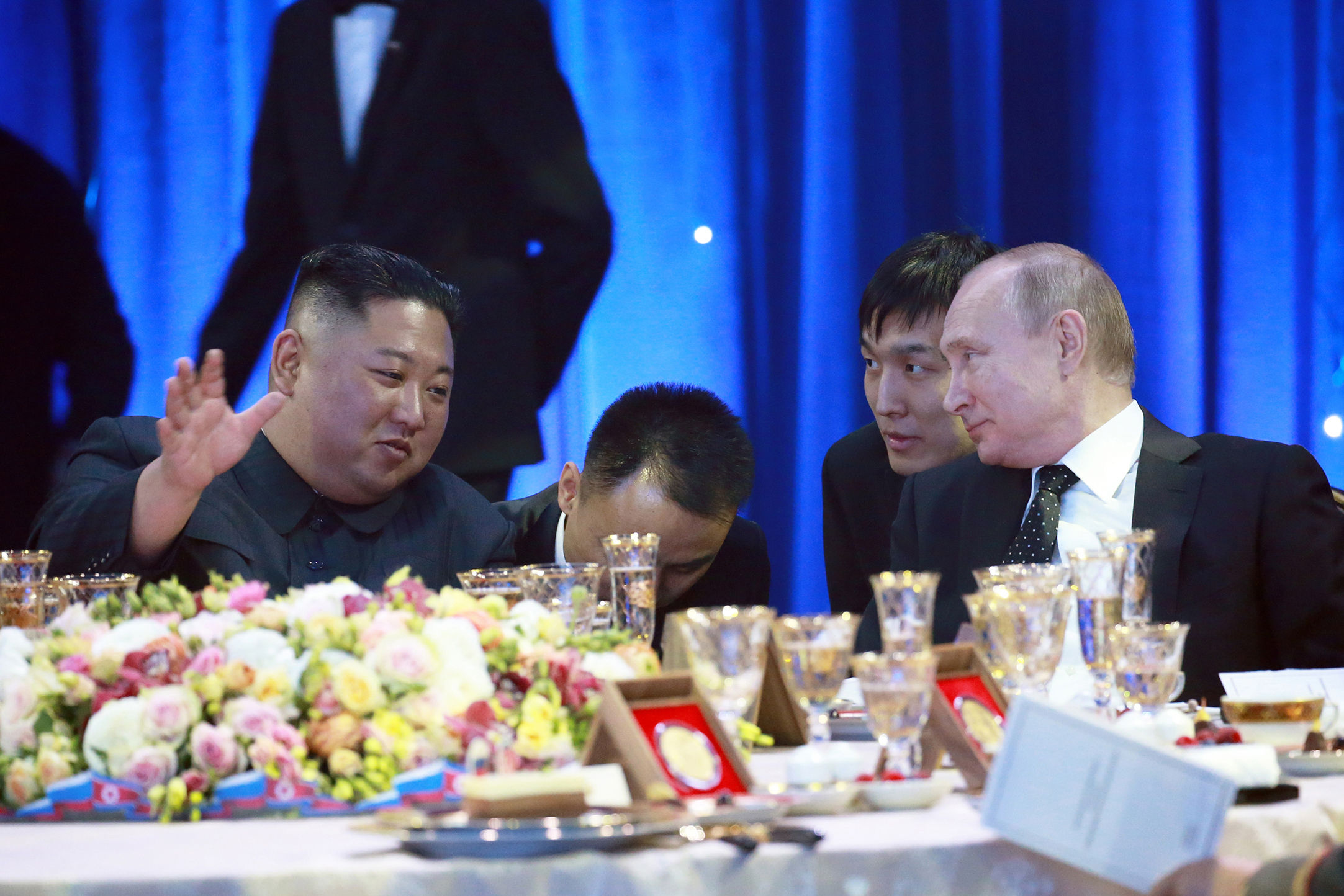 Ким Чен Ын и Владимир Владимирович Путин на банкете, фото апреля 2019
