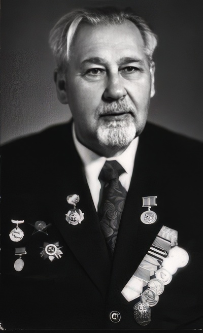 Нестеренко Леонид Лаврентьевич (1910—1987), приёмный сын члена Политбюро ЦК ВКП(б) Климента Ворошилова