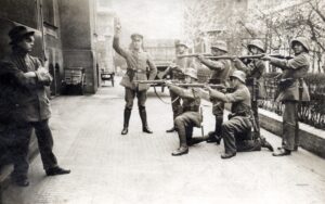 Расстрел коммуниста. Мюнхен, Баварская Советская Республика (Германия), 1 мая 1919 года.