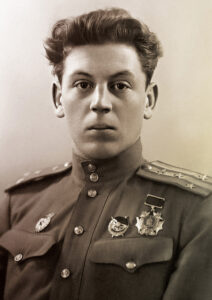 Сталин Василий Иосифович (1921—1962), сын члена Политбюро ЦК ВКП(б) Иосифа Сталина