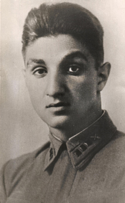 Микоян Владимир Анастасович (1924—1942), сын члена Политбюро ЦК ВКП(б) Анастаса Микояна