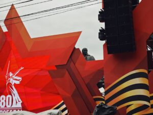 Драпировка памятника Ленину к 9 мая 2025, Новосибирск, РФ. Фото РКП(и).