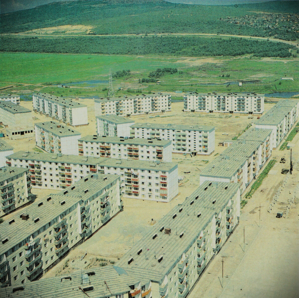 СССР, город Магадан; новый микрорайон Строитель, около реки Магаданка; 1980-е годы